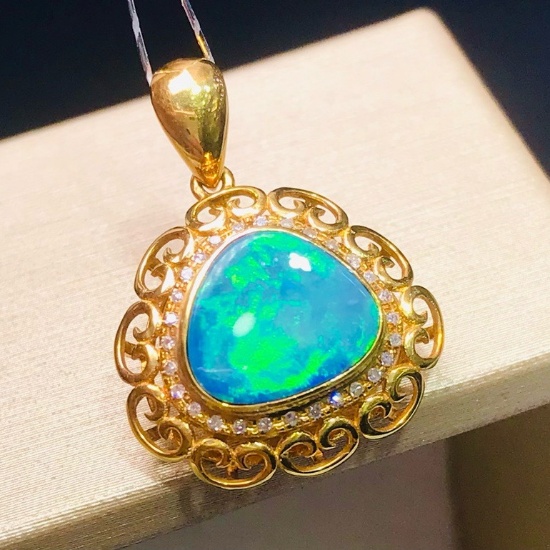 14k Gold 1.72 Ct Natural Opal & Diamond Pendant