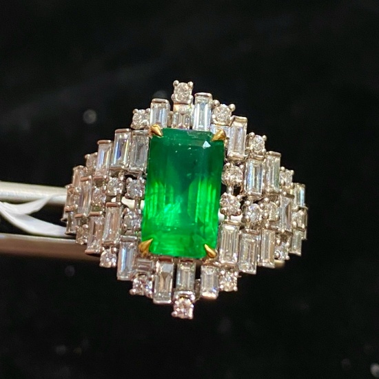 14k Gold 3.21 Ctw Vivid Green Natural Emerald & Diamond Ring