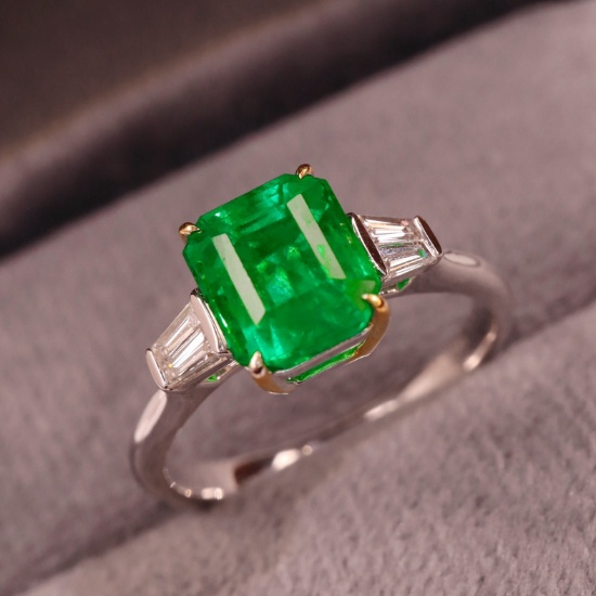 14k Gold 2.30 Ctw Vivid Green Natural Emerald & Diamond Ring