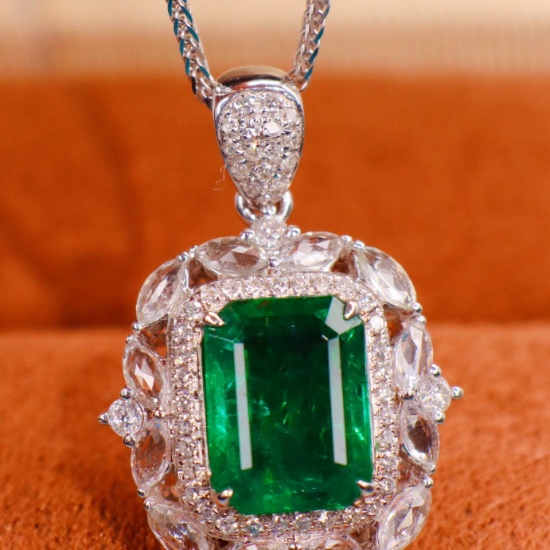 14k Gold 1.89 Ctw Natural Emerald & Diamond Pendant