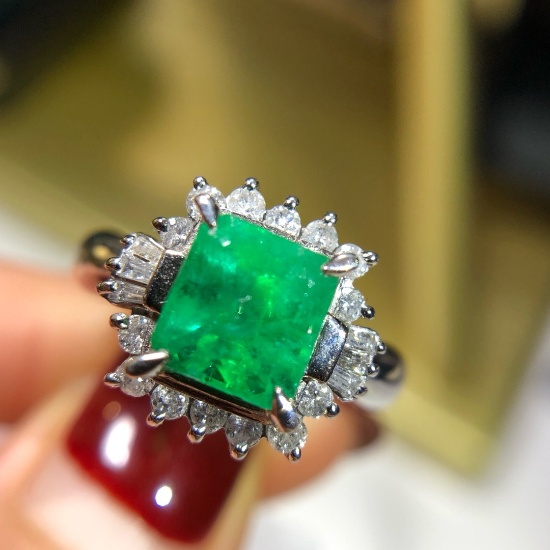 14k Gold 1.85 Ctw Vivid Green Natural Emerald & Diamond Ring