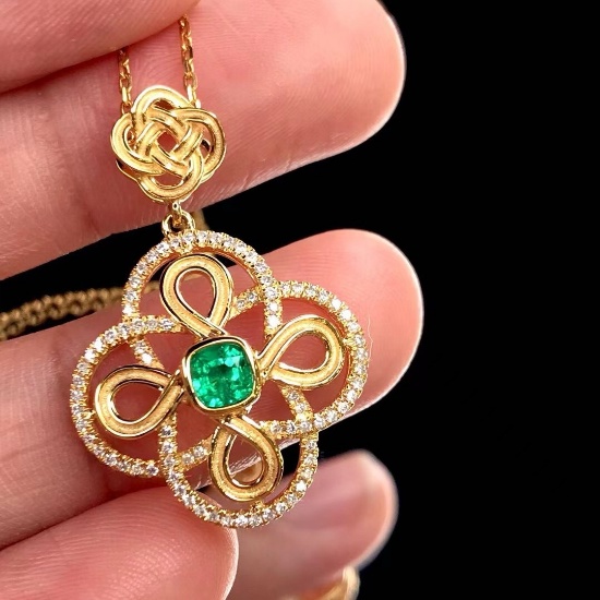14k Gold 0.63 Ctw Vivid Green Natural Emerald & Diamond Pendant