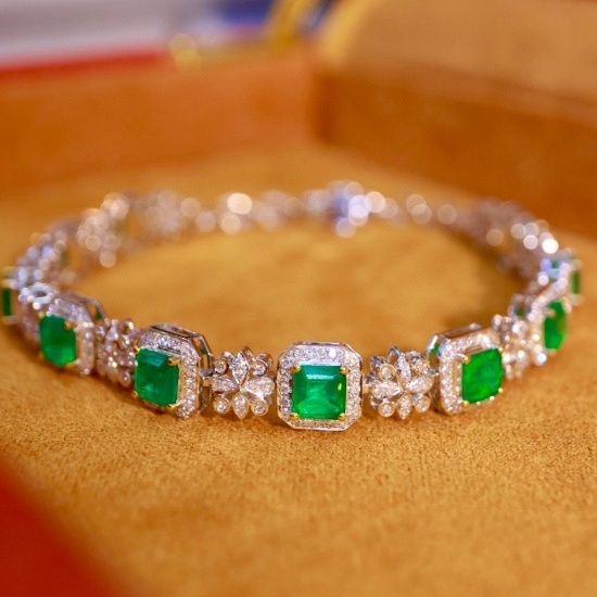 14k Gold 4.30 Ctw Vivid Green Natural Emerald & Diamond Bracelet