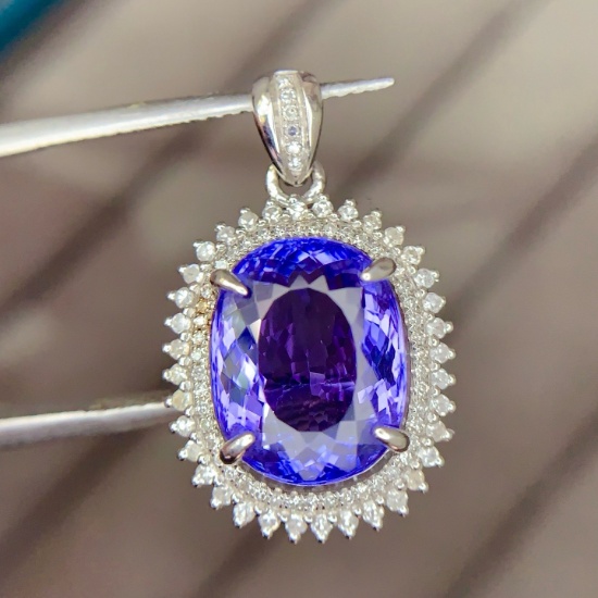 14k Gold 7.5 Ct Natural Tanzanite & Diamond Pendant( Without Chain )