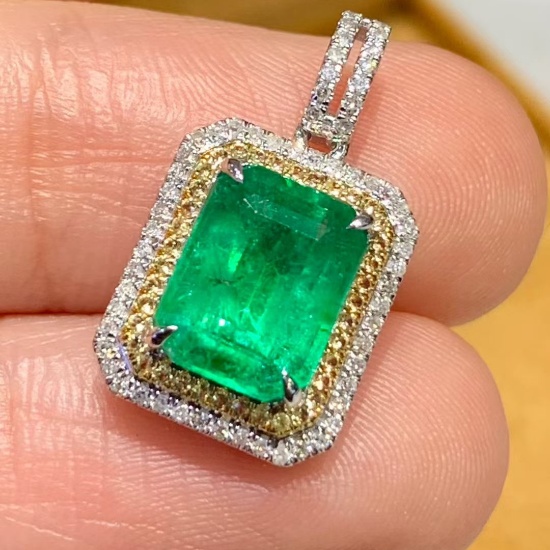 14k Gold 2.1 Ct Natural Emerald & Diamond Pendant( Without Chain )