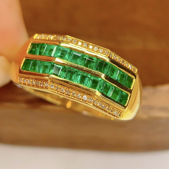 14k Gold 1.8 Ct Natural Emerald & Diamond Ring