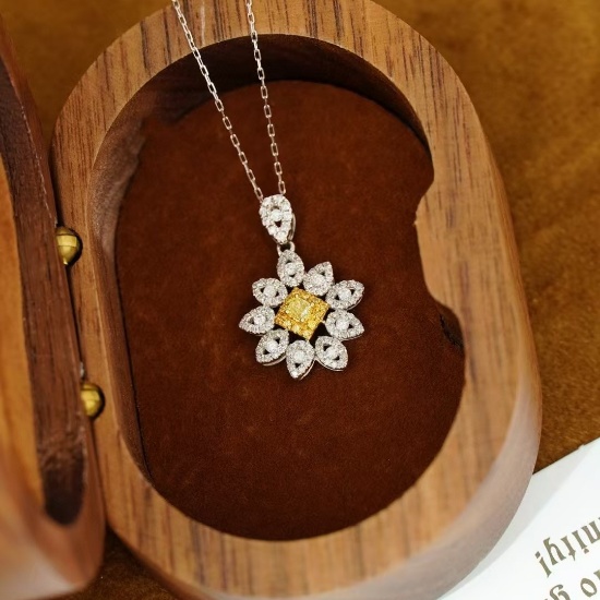 14k Gold 0.55 Ct Natural Color Diamond Necklace