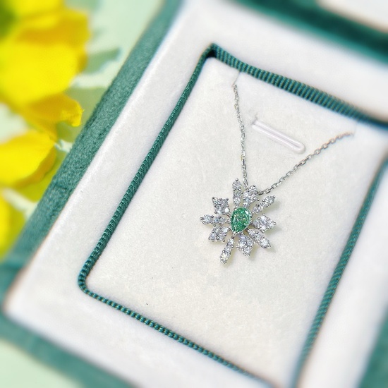 14k Gold 0.78 Ctw Natural Green Diamond & Diamond Necklace