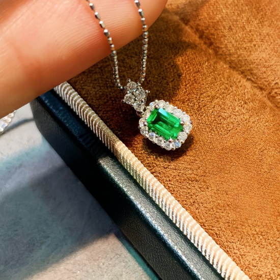 14k Gold 0.52 Ctw Vivid Green Natural Emerald & Diamond Pendant( Without Chain )