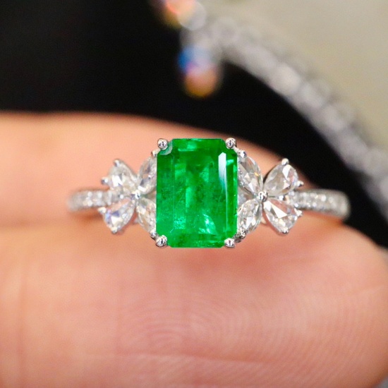 14k Gold 0.81 Ctw Vivid Green Natural Emerald & Diamond Ring