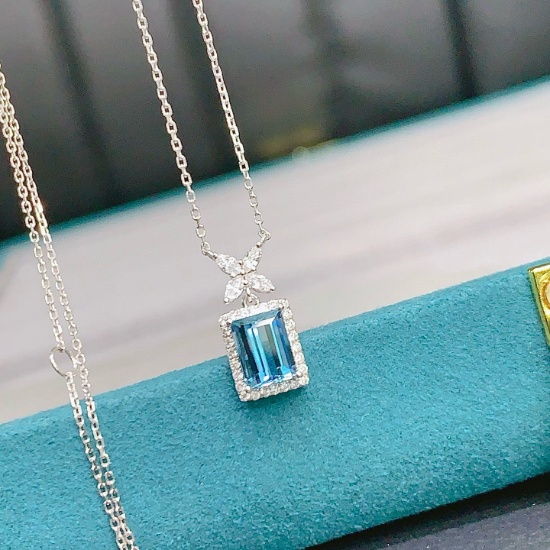 14k Gold 1.00 Ct Natural Aquamarine & Diamond Necklace