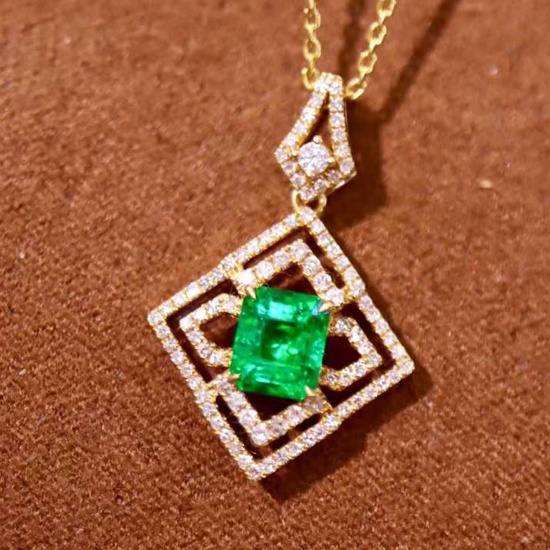 14k Gold 1.03 Ctw Vivid Green Natural Emerald & Diamond Pendant( Without Chain )