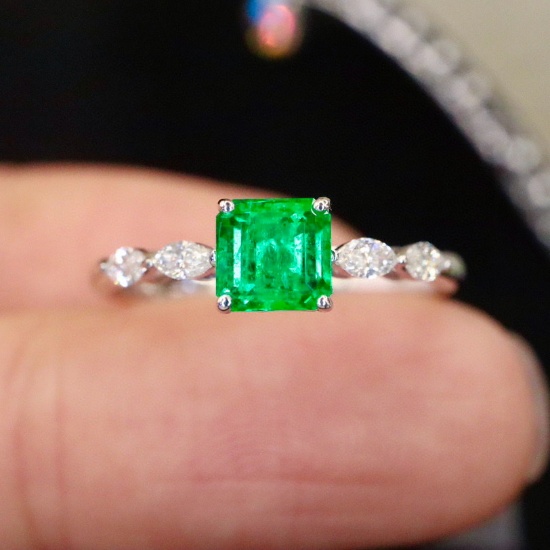 14k Gold 0.72 Ctw Vivid Green Natural Emerald & Diamond Ring