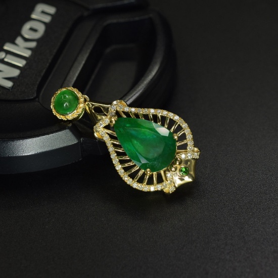 14k Gold 3.28 Ctw Vivid Green Natural Emerald & Tsavorite Pendant( Without Chain )