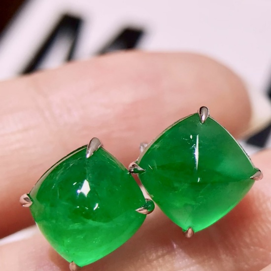 14k Gold 6.2 Ct Vivid Green Natural Emerald Earrings