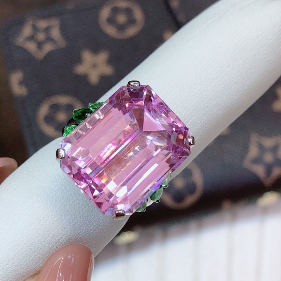 14k Gold 28.33 Ctw Natural Kunzite & Tsavorite Ring