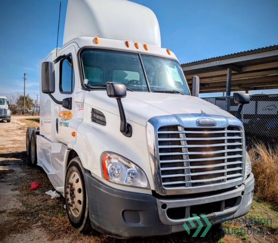 2014 Freightliner Cascadia Day Cab Lng - Cummins Isx12 G 400 Hp, 10 Speed, Natural Gas Tractor