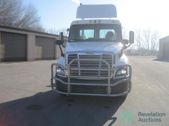 2010 Freightliner Cascadia Day Cab Semi Truck