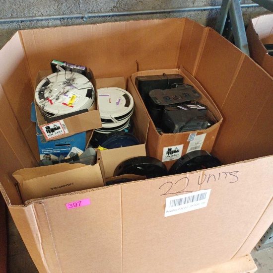 . pallet of shark AI robot vacuum cleaners various models parts accessories docks Etc