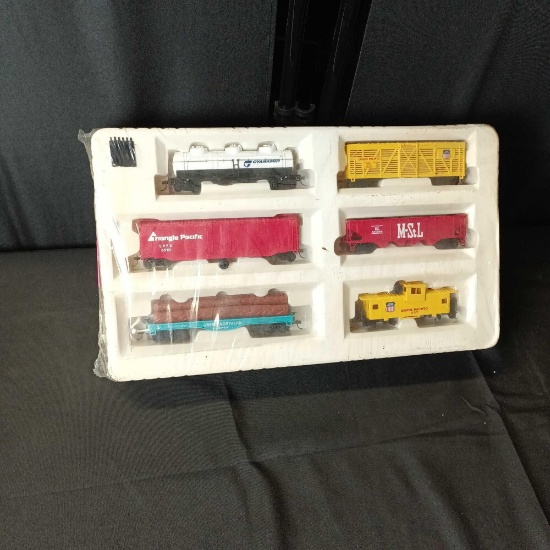 Ho Scale Freight box car set of 6