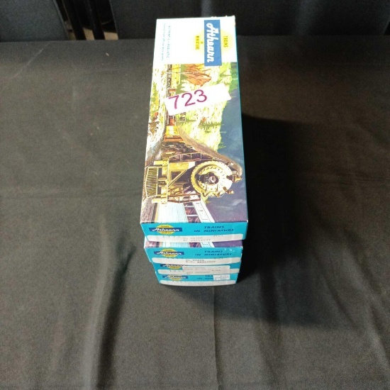 Set of 4 Athearn miniature model trains