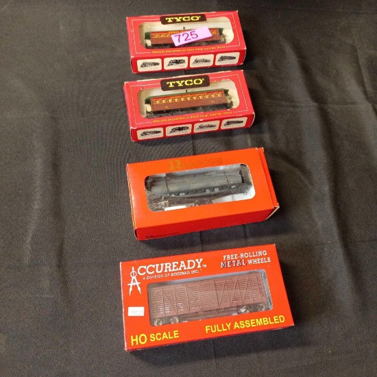 Mixture of 4 boxcar/flatcar/woodstock car set