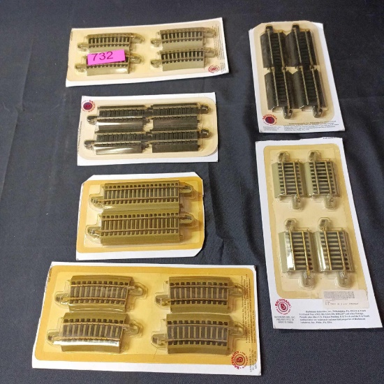 6 packages of railroad model train tracks