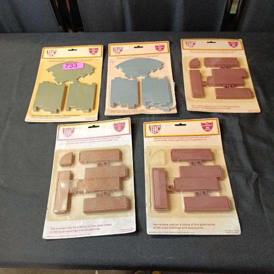 Straight and Corner Pavements, straight and curved Road section for model train collection