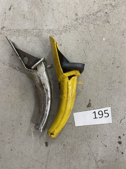 2 Puncture Tool Pour Spouts