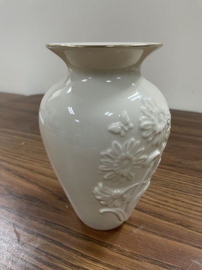 Delightful Daisies Fine Ivory China Vase by LENOX