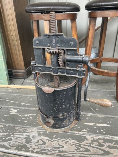 Cast Iron Fruit or Lard Press