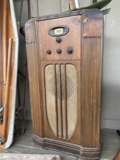 Antique Floor Model Tube Radio