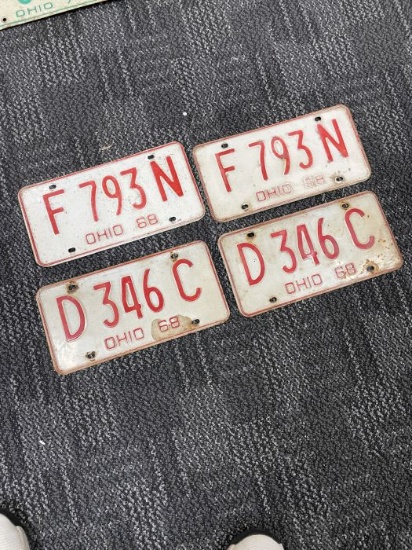 Lot of 4 vintage license plates wall art