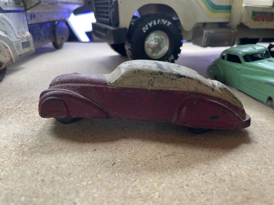 Red & Cream Diecast Streamlined Coupe