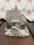 David Winter Style Cottage Figurine