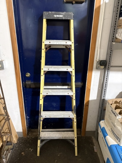 Husky 5 Step Fiberglass Step Ladder