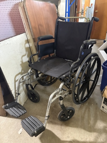 Folding Manual Wheelchair with Footrests