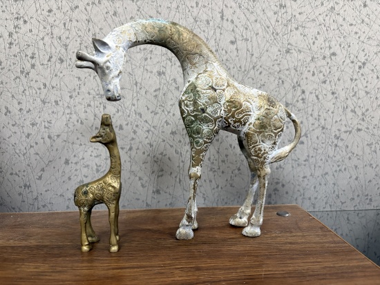 Decorative Metal Giraffe Figurines - Set of 2