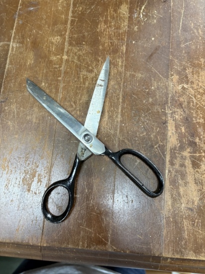 Vintage Black Handle Metal Scissors / Shears
