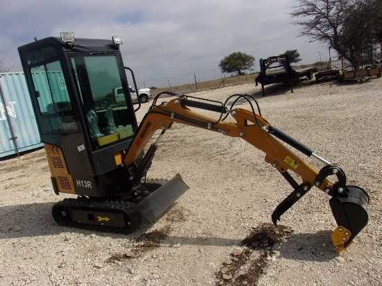 AGT Industrial H132R Mini Excavator w/Thumb