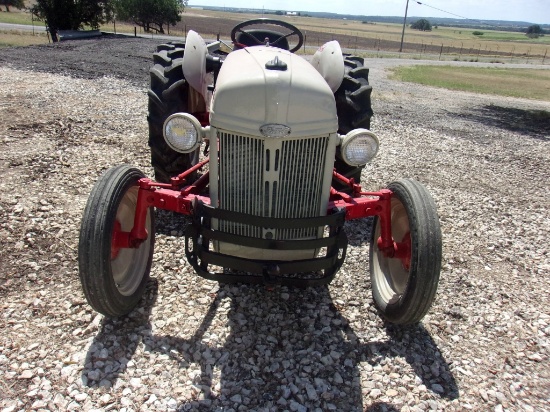 Ford Tractor   Gas     (KEY)