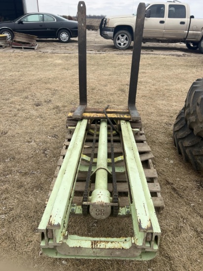 White Motor Cooperation 3pt 2 Step Pallet Forks