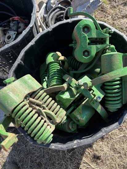 Pallet of JD 1760 planter parts *New Boston*