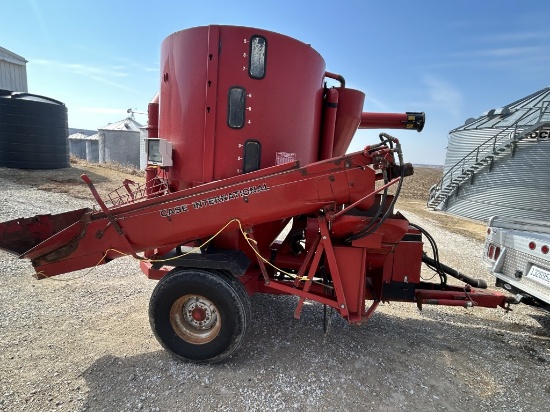 Case IH 1250 grinder mixer *New Boston*