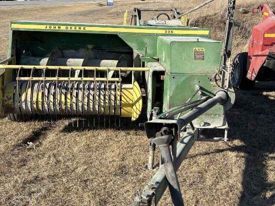 JD 336 square baler *New Boston*