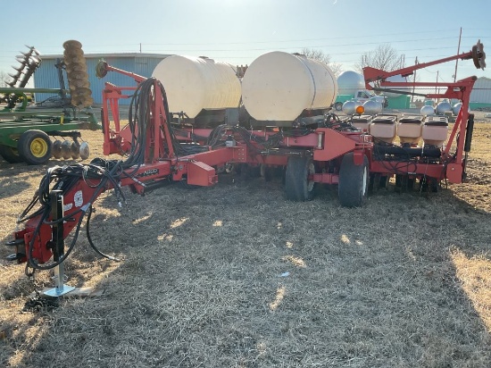 White 8400 8 Row Planter *ROSEVILLE*