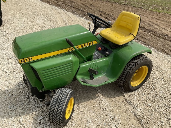 John Deere 212 Riding Mower
