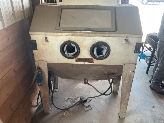 Nesco 48 inch Sandblasting Cabinet