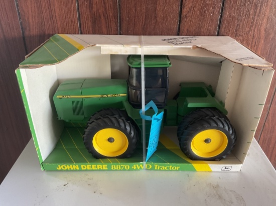 1/16 Scale JD 8870 4x4 w/Duals