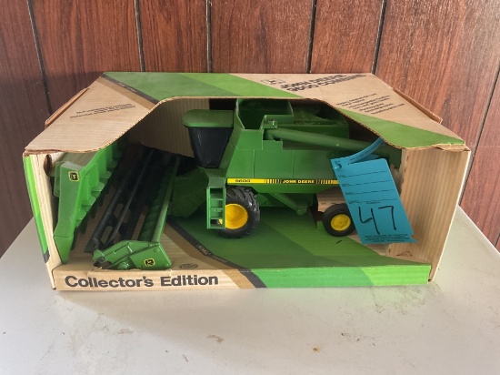 1/28 Scale JD 9600 Combine w/ Heads